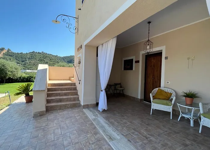 Casa vacanze Casale Pagi’ *